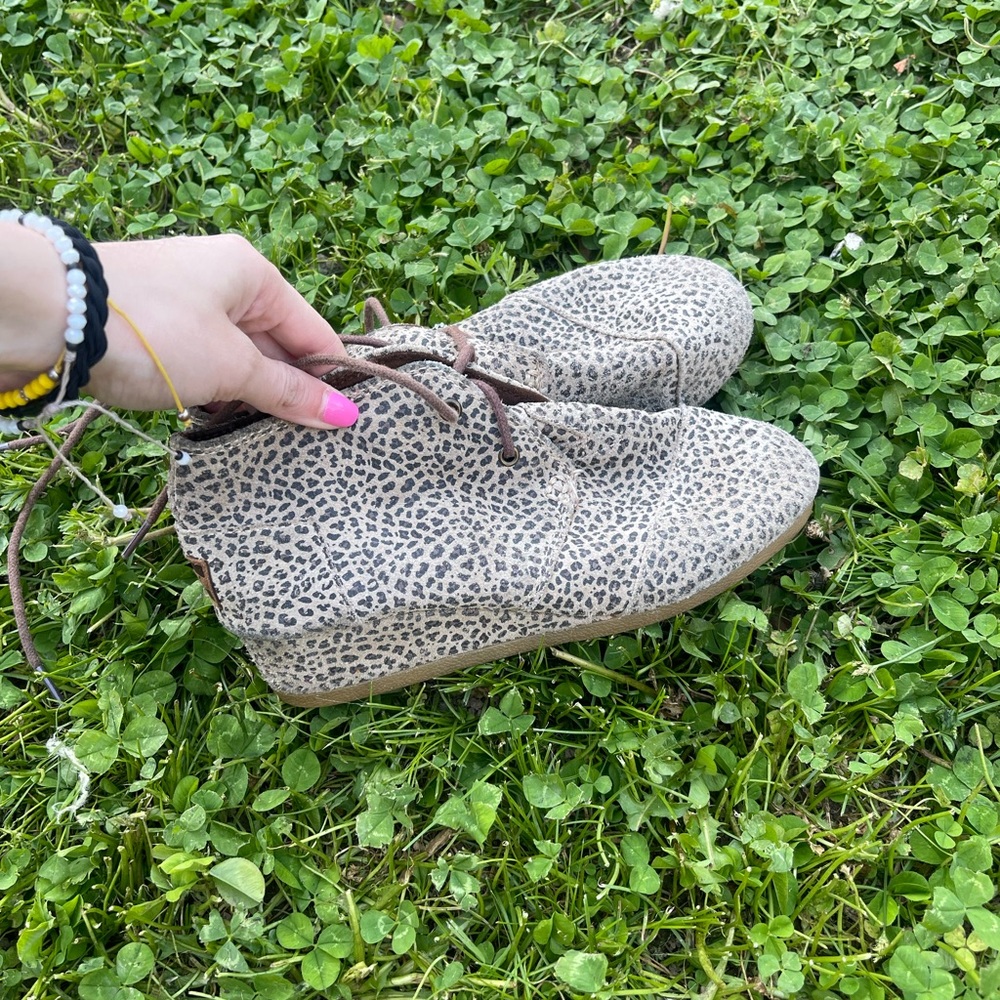 New toms skids size 3. Only been tried on but never worn!